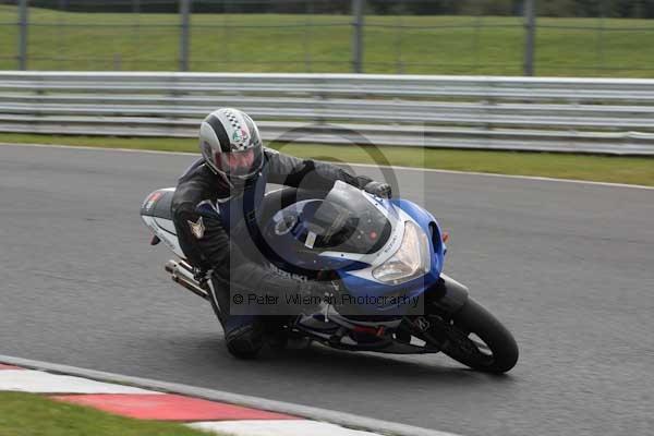 Motorcycle action photographs;event digital images;eventdigitalimages;no limits trackday;oulton park;oulton park circuit cheshire;oulton park photographs;peter wileman photography;trackday;trackday digital images;trackday photos