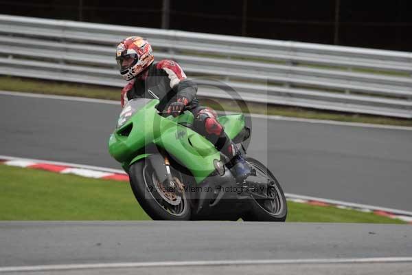 Motorcycle action photographs;event digital images;eventdigitalimages;no limits trackday;oulton park;oulton park circuit cheshire;oulton park photographs;peter wileman photography;trackday;trackday digital images;trackday photos