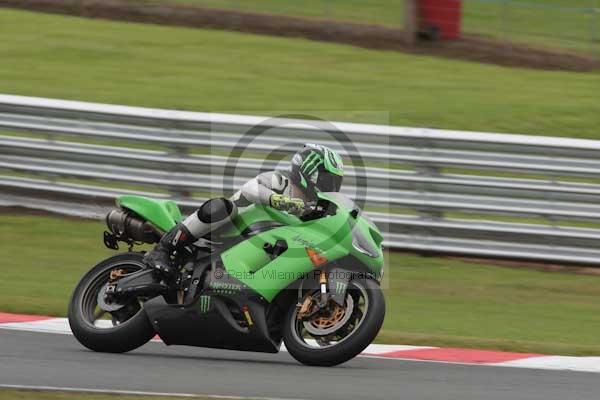 Motorcycle action photographs;event digital images;eventdigitalimages;no limits trackday;oulton park;oulton park circuit cheshire;oulton park photographs;peter wileman photography;trackday;trackday digital images;trackday photos