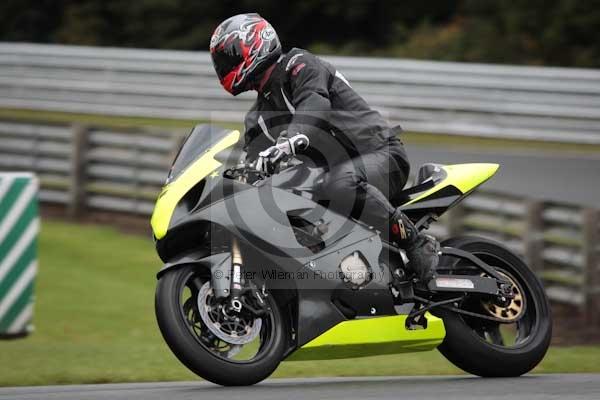 Motorcycle action photographs;event digital images;eventdigitalimages;no limits trackday;oulton park;oulton park circuit cheshire;oulton park photographs;peter wileman photography;trackday;trackday digital images;trackday photos