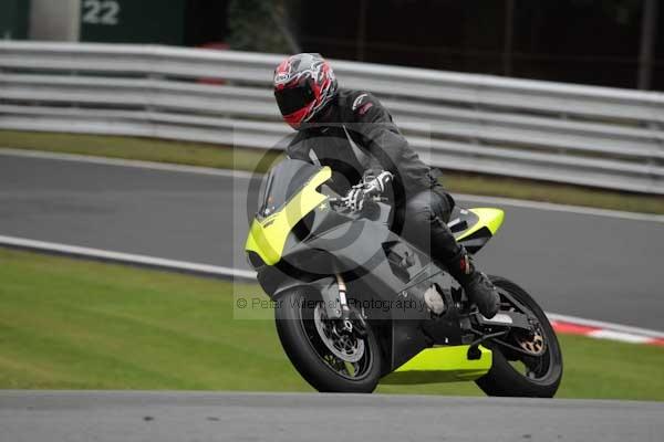 Motorcycle action photographs;event digital images;eventdigitalimages;no limits trackday;oulton park;oulton park circuit cheshire;oulton park photographs;peter wileman photography;trackday;trackday digital images;trackday photos