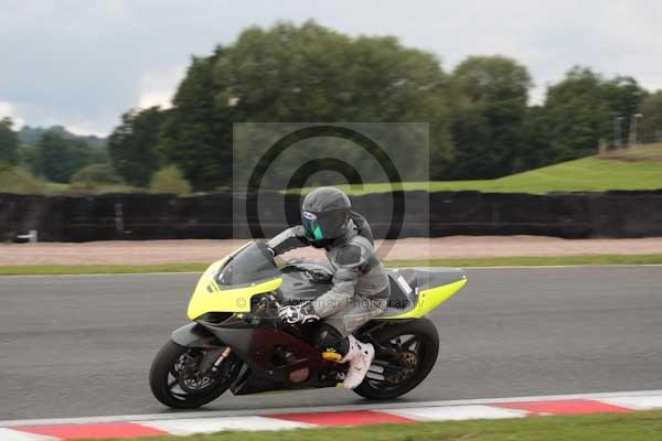 Motorcycle action photographs;event digital images;eventdigitalimages;no limits trackday;oulton park;oulton park circuit cheshire;oulton park photographs;peter wileman photography;trackday;trackday digital images;trackday photos