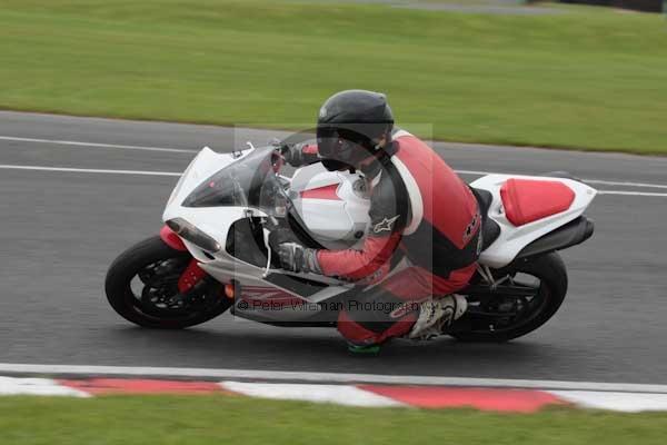 Motorcycle action photographs;event digital images;eventdigitalimages;no limits trackday;oulton park;oulton park circuit cheshire;oulton park photographs;peter wileman photography;trackday;trackday digital images;trackday photos