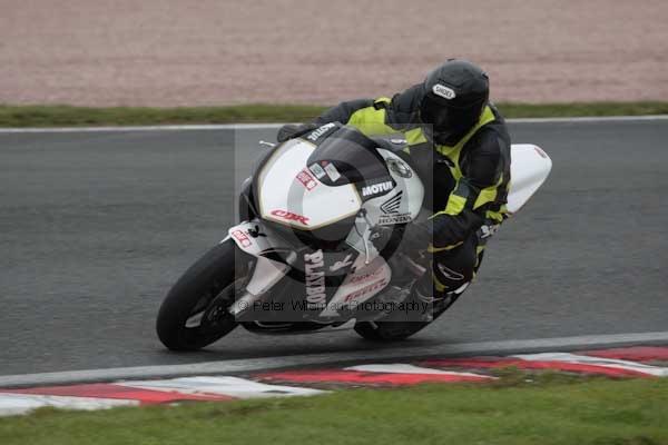 Motorcycle action photographs;event digital images;eventdigitalimages;no limits trackday;oulton park;oulton park circuit cheshire;oulton park photographs;peter wileman photography;trackday;trackday digital images;trackday photos