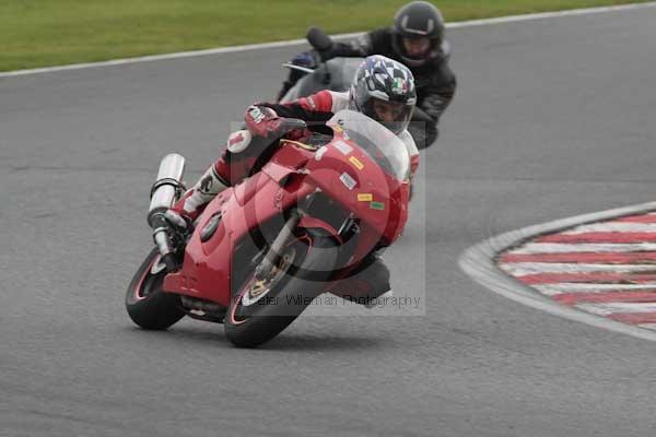 Motorcycle action photographs;event digital images;eventdigitalimages;no limits trackday;oulton park;oulton park circuit cheshire;oulton park photographs;peter wileman photography;trackday;trackday digital images;trackday photos