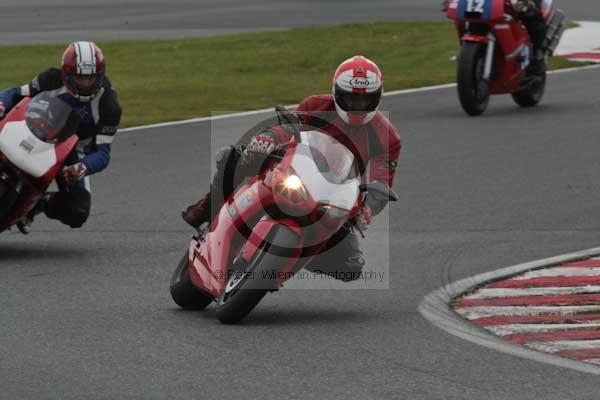 Motorcycle action photographs;event digital images;eventdigitalimages;no limits trackday;oulton park;oulton park circuit cheshire;oulton park photographs;peter wileman photography;trackday;trackday digital images;trackday photos