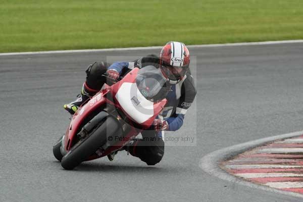 Motorcycle action photographs;event digital images;eventdigitalimages;no limits trackday;oulton park;oulton park circuit cheshire;oulton park photographs;peter wileman photography;trackday;trackday digital images;trackday photos