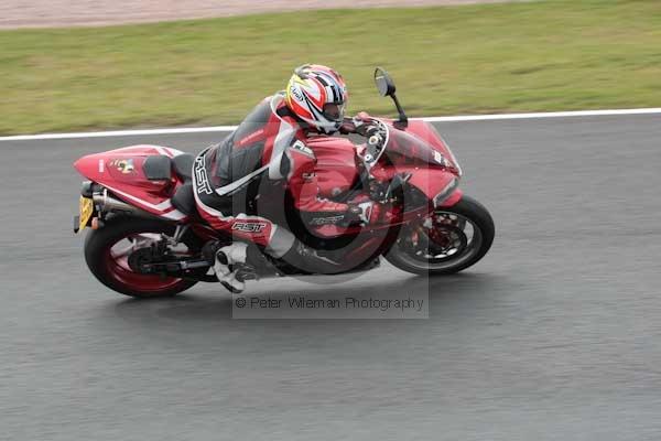 Motorcycle action photographs;event digital images;eventdigitalimages;no limits trackday;oulton park;oulton park circuit cheshire;oulton park photographs;peter wileman photography;trackday;trackday digital images;trackday photos