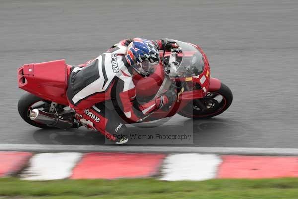 Motorcycle action photographs;event digital images;eventdigitalimages;no limits trackday;oulton park;oulton park circuit cheshire;oulton park photographs;peter wileman photography;trackday;trackday digital images;trackday photos