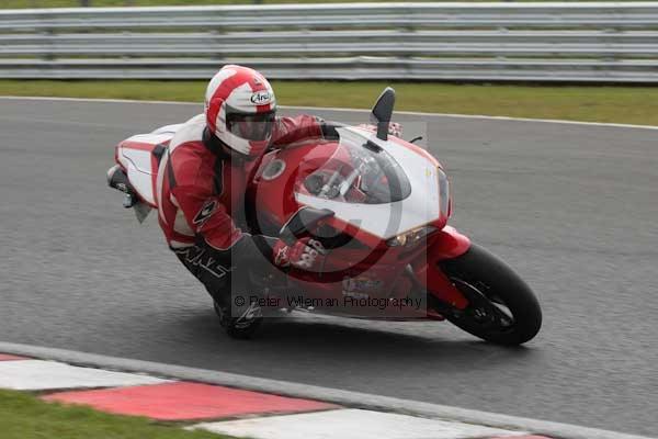 Motorcycle action photographs;event digital images;eventdigitalimages;no limits trackday;oulton park;oulton park circuit cheshire;oulton park photographs;peter wileman photography;trackday;trackday digital images;trackday photos