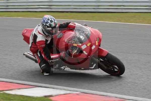 Motorcycle action photographs;event digital images;eventdigitalimages;no limits trackday;oulton park;oulton park circuit cheshire;oulton park photographs;peter wileman photography;trackday;trackday digital images;trackday photos