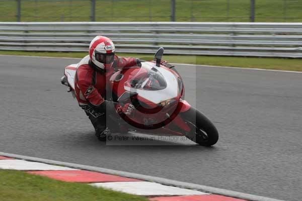 Motorcycle action photographs;event digital images;eventdigitalimages;no limits trackday;oulton park;oulton park circuit cheshire;oulton park photographs;peter wileman photography;trackday;trackday digital images;trackday photos