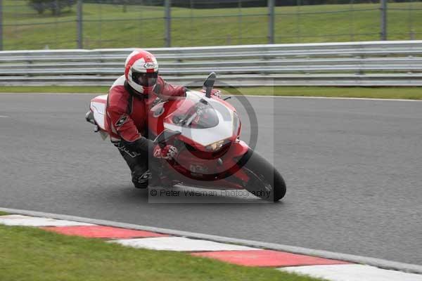 Motorcycle action photographs;event digital images;eventdigitalimages;no limits trackday;oulton park;oulton park circuit cheshire;oulton park photographs;peter wileman photography;trackday;trackday digital images;trackday photos