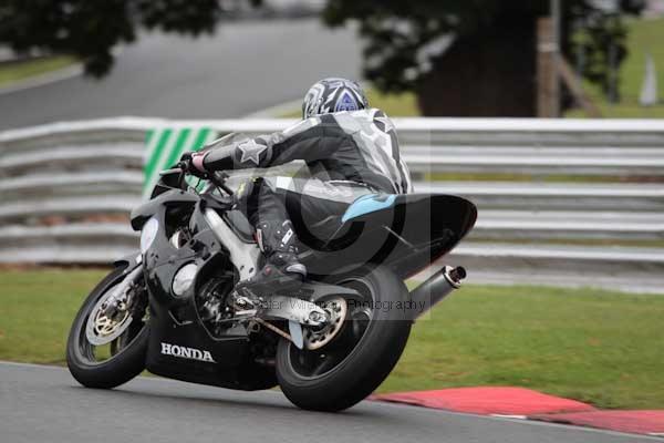 Motorcycle action photographs;event digital images;eventdigitalimages;no limits trackday;oulton park;oulton park circuit cheshire;oulton park photographs;peter wileman photography;trackday;trackday digital images;trackday photos