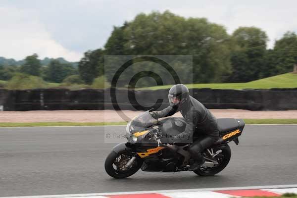 Motorcycle action photographs;event digital images;eventdigitalimages;no limits trackday;oulton park;oulton park circuit cheshire;oulton park photographs;peter wileman photography;trackday;trackday digital images;trackday photos