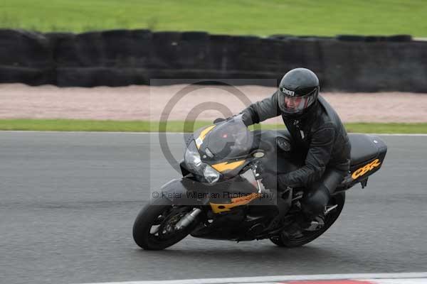 Motorcycle action photographs;event digital images;eventdigitalimages;no limits trackday;oulton park;oulton park circuit cheshire;oulton park photographs;peter wileman photography;trackday;trackday digital images;trackday photos