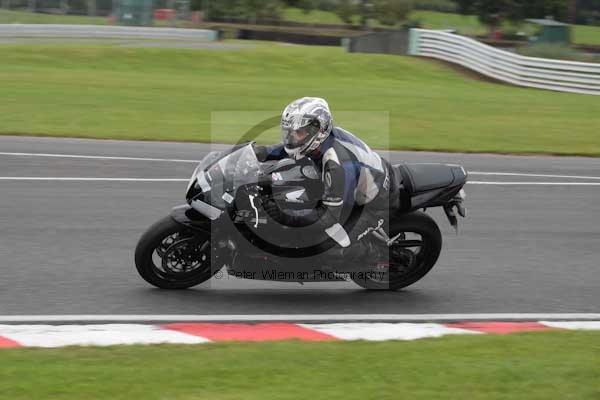 Motorcycle action photographs;event digital images;eventdigitalimages;no limits trackday;oulton park;oulton park circuit cheshire;oulton park photographs;peter wileman photography;trackday;trackday digital images;trackday photos