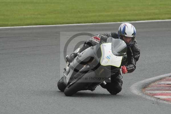 Motorcycle action photographs;event digital images;eventdigitalimages;no limits trackday;oulton park;oulton park circuit cheshire;oulton park photographs;peter wileman photography;trackday;trackday digital images;trackday photos