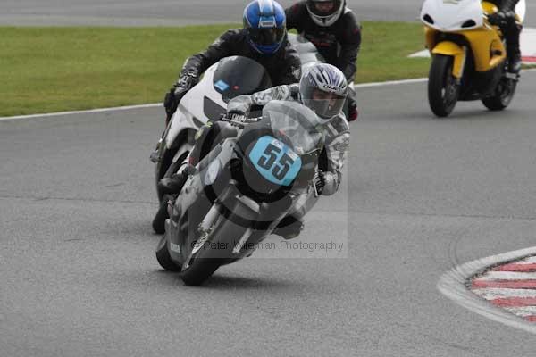 Motorcycle action photographs;event digital images;eventdigitalimages;no limits trackday;oulton park;oulton park circuit cheshire;oulton park photographs;peter wileman photography;trackday;trackday digital images;trackday photos