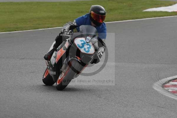 Motorcycle action photographs;event digital images;eventdigitalimages;no limits trackday;oulton park;oulton park circuit cheshire;oulton park photographs;peter wileman photography;trackday;trackday digital images;trackday photos