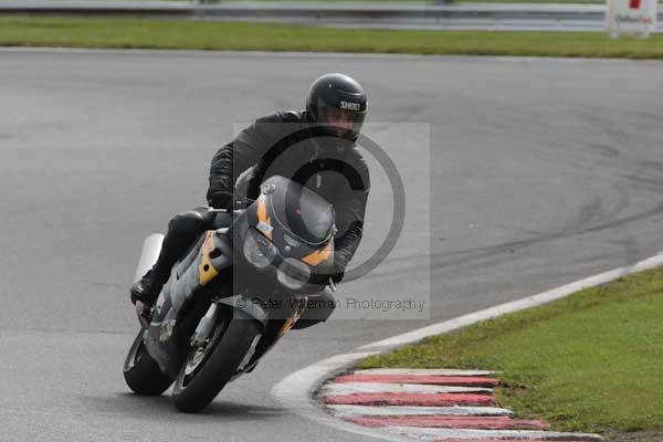 Motorcycle action photographs;event digital images;eventdigitalimages;no limits trackday;oulton park;oulton park circuit cheshire;oulton park photographs;peter wileman photography;trackday;trackday digital images;trackday photos