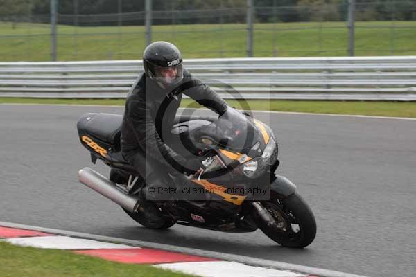 Motorcycle action photographs;event digital images;eventdigitalimages;no limits trackday;oulton park;oulton park circuit cheshire;oulton park photographs;peter wileman photography;trackday;trackday digital images;trackday photos