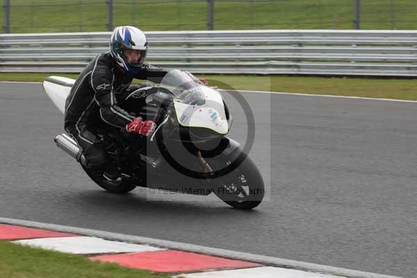 Motorcycle action photographs;event digital images;eventdigitalimages;no limits trackday;oulton park;oulton park circuit cheshire;oulton park photographs;peter wileman photography;trackday;trackday digital images;trackday photos