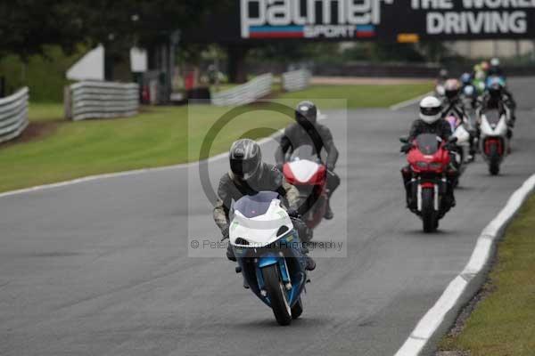 Motorcycle action photographs;event digital images;eventdigitalimages;no limits trackday;oulton park;oulton park circuit cheshire;oulton park photographs;peter wileman photography;trackday;trackday digital images;trackday photos