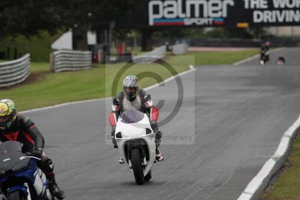 Motorcycle action photographs;event digital images;eventdigitalimages;no limits trackday;oulton park;oulton park circuit cheshire;oulton park photographs;peter wileman photography;trackday;trackday digital images;trackday photos