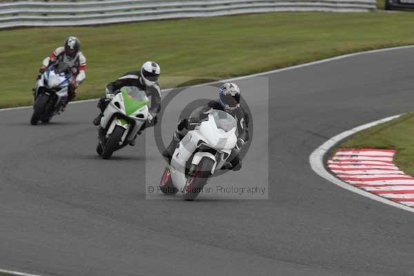 Motorcycle action photographs;event digital images;eventdigitalimages;no limits trackday;oulton park;oulton park circuit cheshire;oulton park photographs;peter wileman photography;trackday;trackday digital images;trackday photos