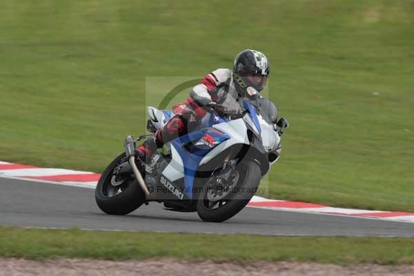 Motorcycle action photographs;event digital images;eventdigitalimages;no limits trackday;oulton park;oulton park circuit cheshire;oulton park photographs;peter wileman photography;trackday;trackday digital images;trackday photos