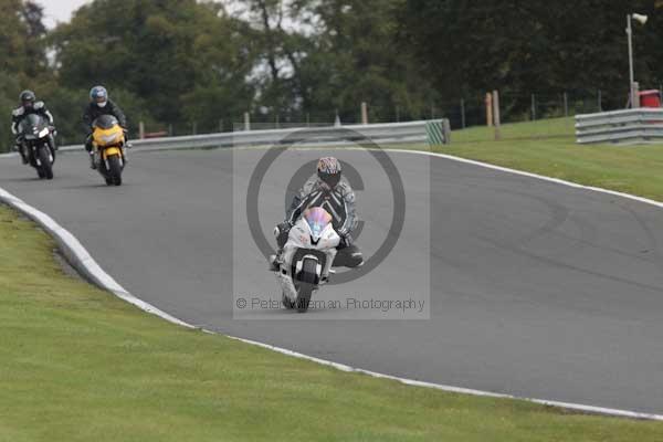 Motorcycle action photographs;event digital images;eventdigitalimages;no limits trackday;oulton park;oulton park circuit cheshire;oulton park photographs;peter wileman photography;trackday;trackday digital images;trackday photos