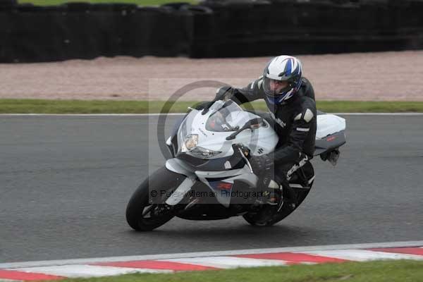 Motorcycle action photographs;event digital images;eventdigitalimages;no limits trackday;oulton park;oulton park circuit cheshire;oulton park photographs;peter wileman photography;trackday;trackday digital images;trackday photos