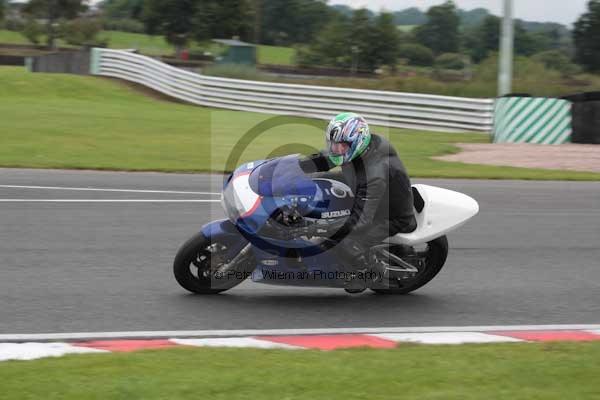 Motorcycle action photographs;event digital images;eventdigitalimages;no limits trackday;oulton park;oulton park circuit cheshire;oulton park photographs;peter wileman photography;trackday;trackday digital images;trackday photos