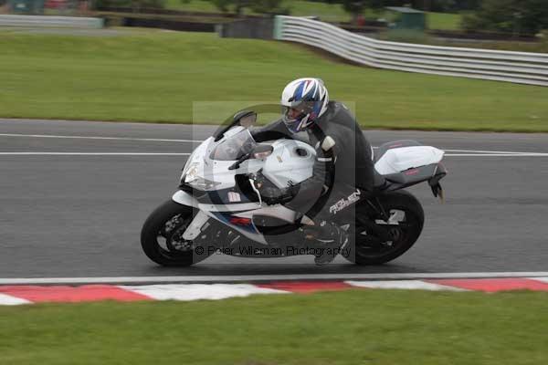 Motorcycle action photographs;event digital images;eventdigitalimages;no limits trackday;oulton park;oulton park circuit cheshire;oulton park photographs;peter wileman photography;trackday;trackday digital images;trackday photos