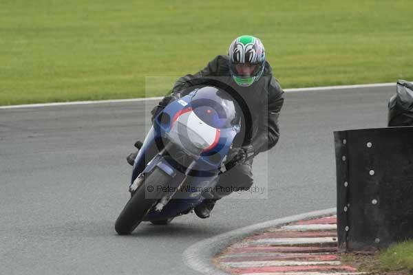 Motorcycle action photographs;event digital images;eventdigitalimages;no limits trackday;oulton park;oulton park circuit cheshire;oulton park photographs;peter wileman photography;trackday;trackday digital images;trackday photos