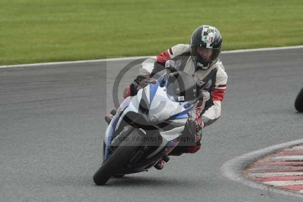 Motorcycle action photographs;event digital images;eventdigitalimages;no limits trackday;oulton park;oulton park circuit cheshire;oulton park photographs;peter wileman photography;trackday;trackday digital images;trackday photos