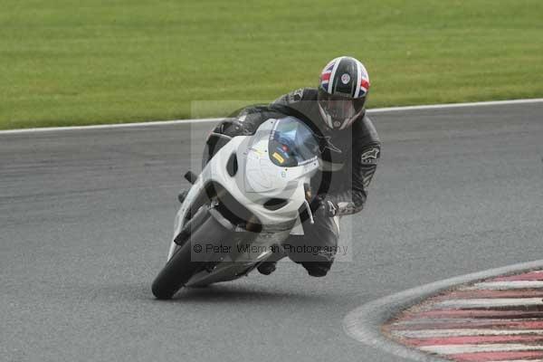 Motorcycle action photographs;event digital images;eventdigitalimages;no limits trackday;oulton park;oulton park circuit cheshire;oulton park photographs;peter wileman photography;trackday;trackday digital images;trackday photos