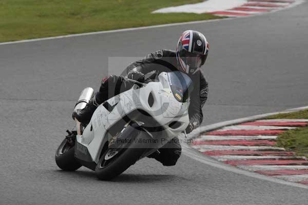 Motorcycle action photographs;event digital images;eventdigitalimages;no limits trackday;oulton park;oulton park circuit cheshire;oulton park photographs;peter wileman photography;trackday;trackday digital images;trackday photos