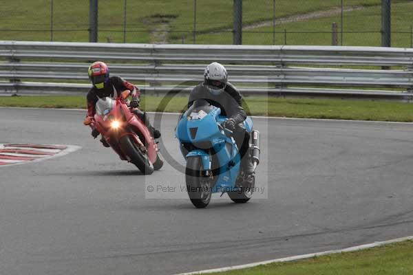 Motorcycle action photographs;event digital images;eventdigitalimages;no limits trackday;oulton park;oulton park circuit cheshire;oulton park photographs;peter wileman photography;trackday;trackday digital images;trackday photos