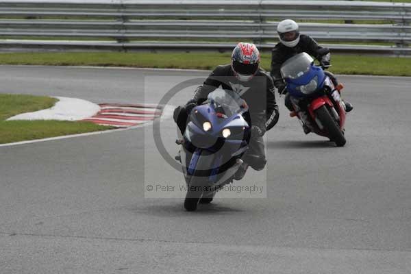 Motorcycle action photographs;event digital images;eventdigitalimages;no limits trackday;oulton park;oulton park circuit cheshire;oulton park photographs;peter wileman photography;trackday;trackday digital images;trackday photos