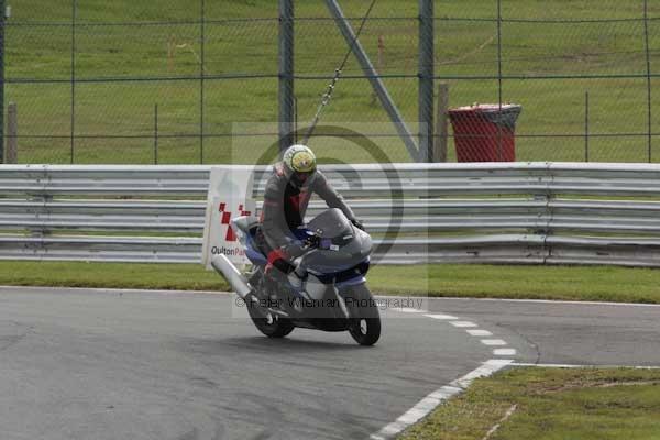 Motorcycle action photographs;event digital images;eventdigitalimages;no limits trackday;oulton park;oulton park circuit cheshire;oulton park photographs;peter wileman photography;trackday;trackday digital images;trackday photos