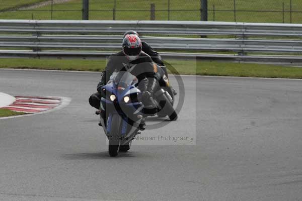 Motorcycle action photographs;event digital images;eventdigitalimages;no limits trackday;oulton park;oulton park circuit cheshire;oulton park photographs;peter wileman photography;trackday;trackday digital images;trackday photos