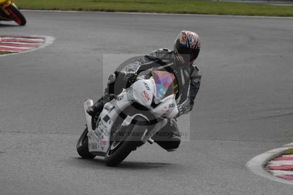 Motorcycle action photographs;event digital images;eventdigitalimages;no limits trackday;oulton park;oulton park circuit cheshire;oulton park photographs;peter wileman photography;trackday;trackday digital images;trackday photos