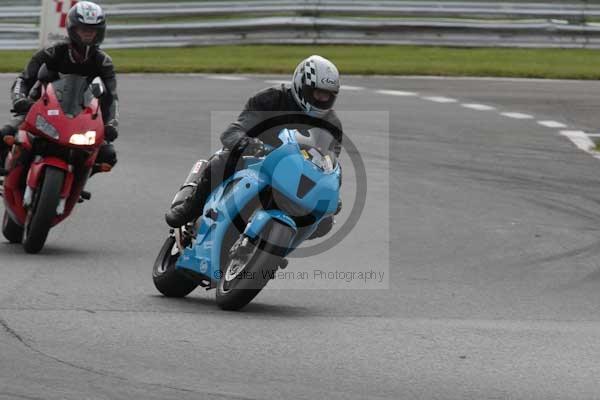 Motorcycle action photographs;event digital images;eventdigitalimages;no limits trackday;oulton park;oulton park circuit cheshire;oulton park photographs;peter wileman photography;trackday;trackday digital images;trackday photos