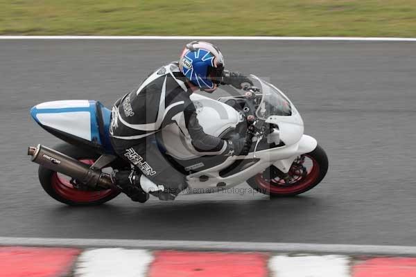 Motorcycle action photographs;event digital images;eventdigitalimages;no limits trackday;oulton park;oulton park circuit cheshire;oulton park photographs;peter wileman photography;trackday;trackday digital images;trackday photos