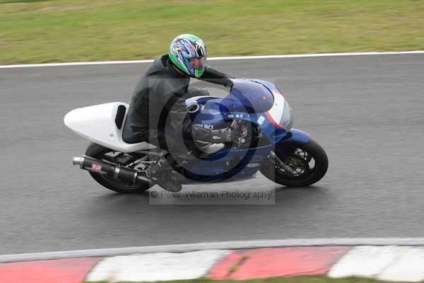 Motorcycle action photographs;event digital images;eventdigitalimages;no limits trackday;oulton park;oulton park circuit cheshire;oulton park photographs;peter wileman photography;trackday;trackday digital images;trackday photos