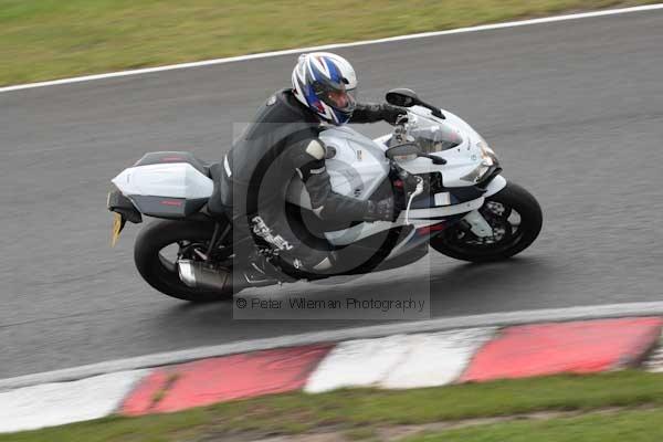 Motorcycle action photographs;event digital images;eventdigitalimages;no limits trackday;oulton park;oulton park circuit cheshire;oulton park photographs;peter wileman photography;trackday;trackday digital images;trackday photos