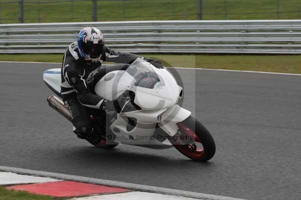 Motorcycle action photographs;event digital images;eventdigitalimages;no limits trackday;oulton park;oulton park circuit cheshire;oulton park photographs;peter wileman photography;trackday;trackday digital images;trackday photos