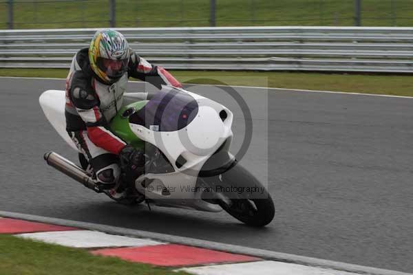 Motorcycle action photographs;event digital images;eventdigitalimages;no limits trackday;oulton park;oulton park circuit cheshire;oulton park photographs;peter wileman photography;trackday;trackday digital images;trackday photos